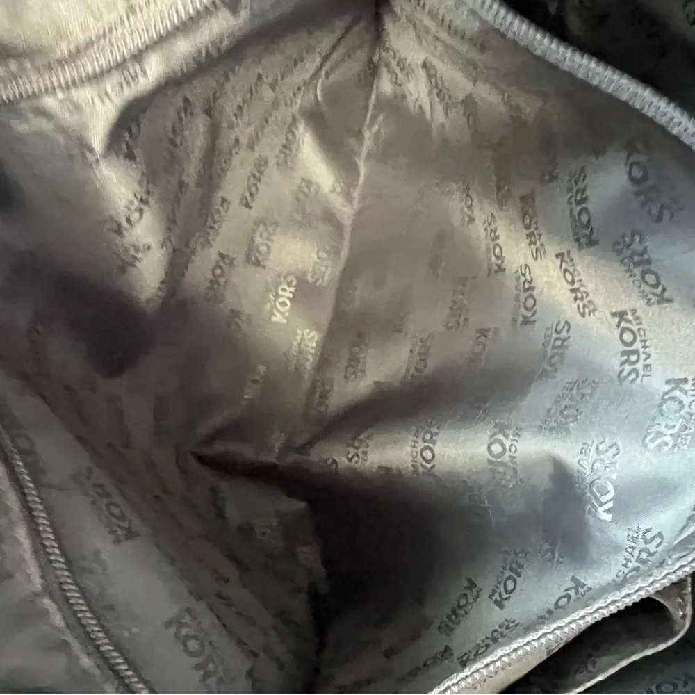 Stunning Silver Metallic Michael Kors Leather and Jacquard Logo Tote 🩶🩶
